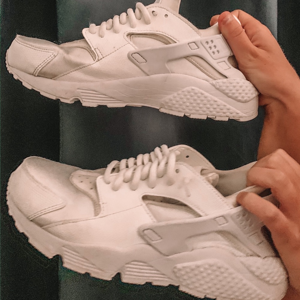 white nike huaraches